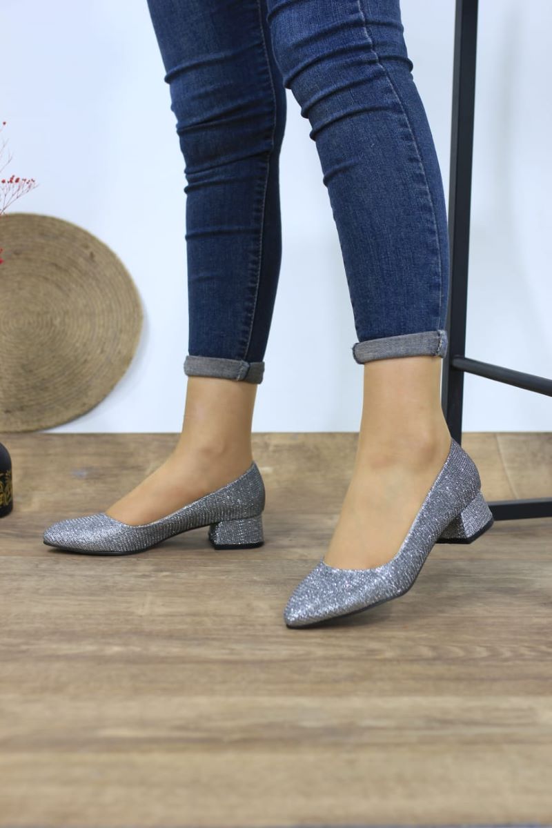 Kadın Ayakkabı Platin Simli Kısa Kalın Topuklu Ayakkabı 3 cm